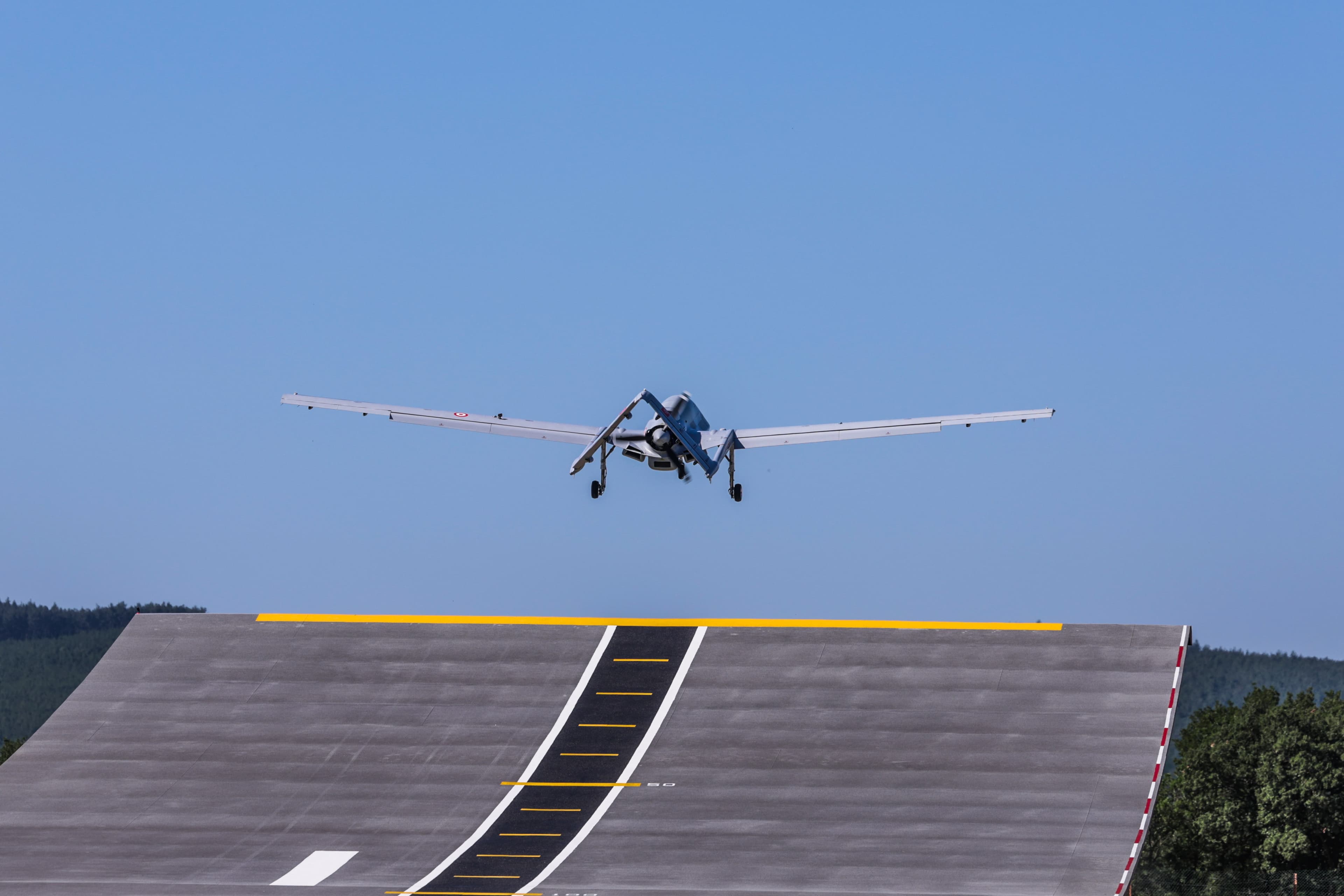 BAYRAKTAR TB3 İLK RAMPA KALKIŞ TESTİNİ BAŞARIYLA TAMAMLADI