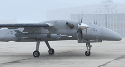 BAYRAKTAR AKINCI İHA-230 FÜZESİ İLE  140 KM’DEN TAM İSABETLE VURDU - Haber Görseli