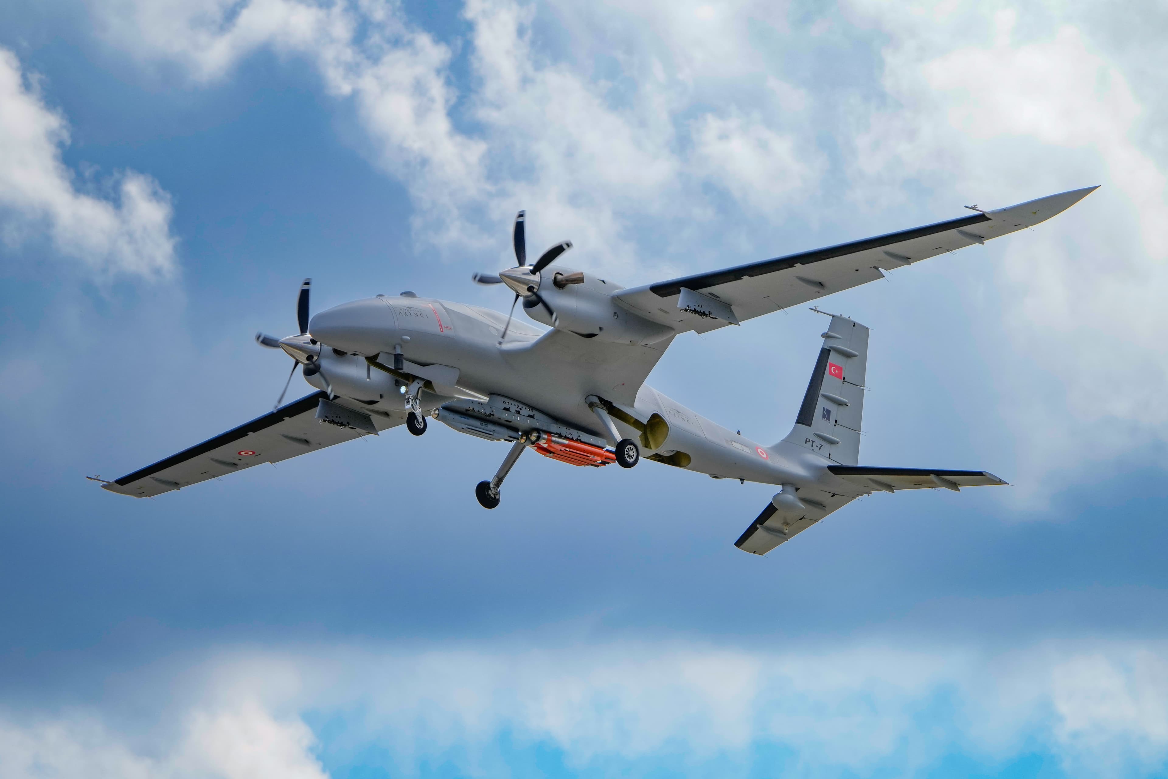 BAYRAKTAR AKINCI’DAN TOLUN IIR İLE TAM İSABET