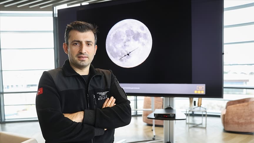 Baykar Yönetim Kurulu Başkanı Selçuk Bayraktar "Dolunay ve AKINCI" fotoğrafına oy verdi