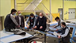 BAKAN VARANK, AKINCI S-1 SERİ ÜRETİMİN SON AŞAMAYA GELMİŞ ARACINI İNCELEDİ - Haber Görseli